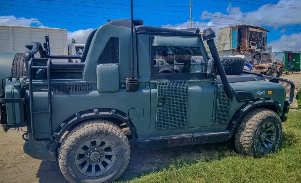 the right side of 1990 Land Rover Defender 90 pick-up