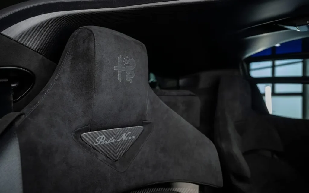 Alfa Romeo 33 Strandale Perla Nera interior seats